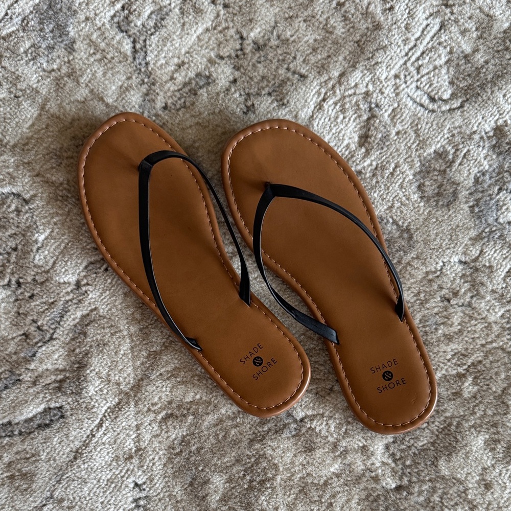 Shade & Shore Tan Sandals with Black Straps